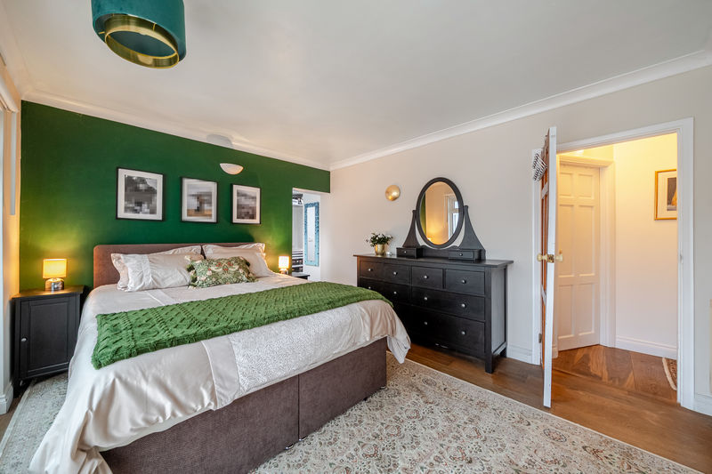 Bedroom- click for photo gallery